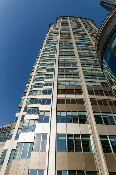 Een Prachtig Uitzicht Een Modern Gebouw Shanghai Onder Blauwe Lucht — Stockfoto