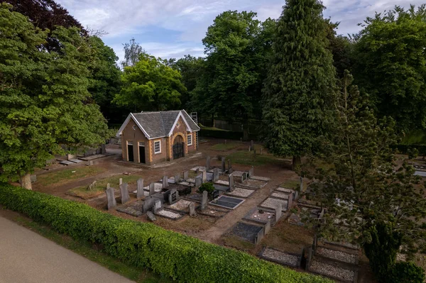 Small Cemetery Seen Greenery Park Hedge Surrounding — Stock Photo, Image
