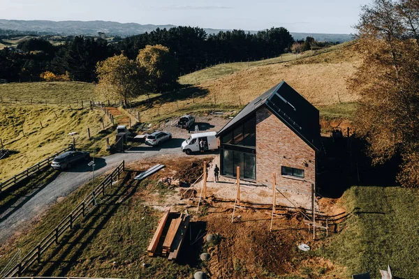 纽西兰一座房屋支架的无人驾驶图片 — 图库照片