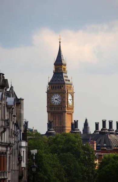 Uma Vista Hipnotizante Big Ben Contra Céu Nublado Londres — Fotografia de Stock