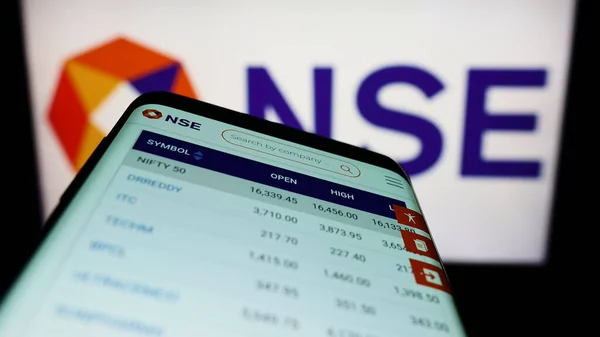 Mobiele Telefoon Met Webpagina Van National Stock Exchange India Ltd — Stockfoto