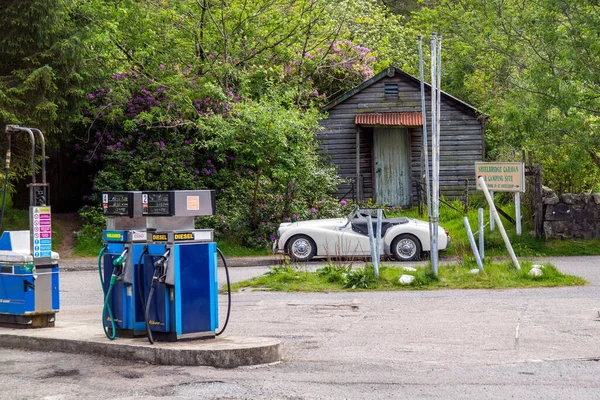 Carro Posto Gasolina Highlands Escócia — Fotografia de Stock