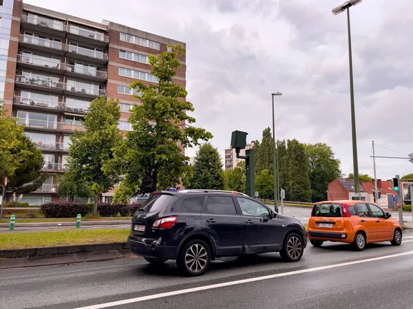 Few Cars Stopped Red Light Brussels — Stock Photo, Image