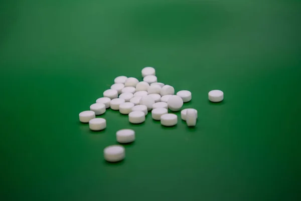 Close Shot Some White Pills Green Background — Stock Photo, Image