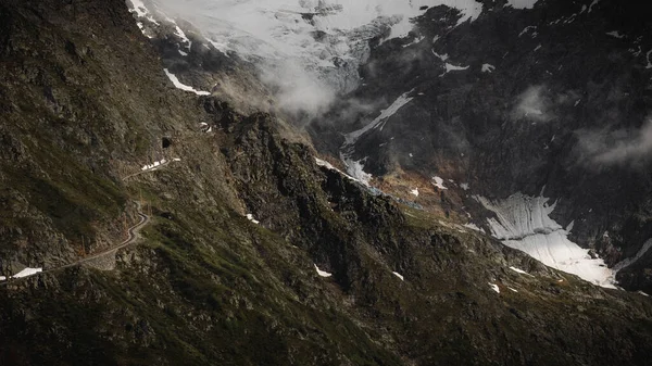 Beau Cliché Des Montagnes Chamonix Sous Nuage Brumeux — Photo