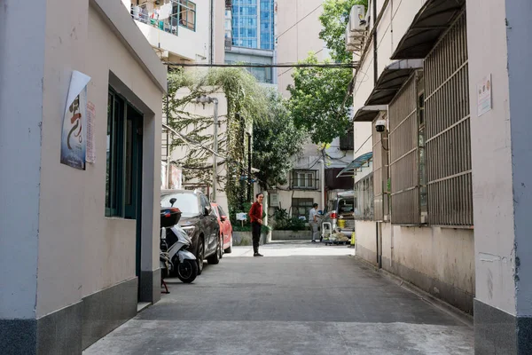 Uma Vista Uma Rua Uma Cidade Xangai Com Bicicleta Estacionada — Fotografia de Stock