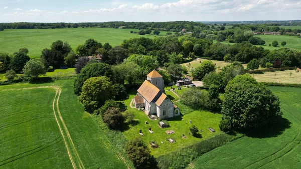 Foto Uma Igreja Vista Olhos Pássaros — Fotografia de Stock