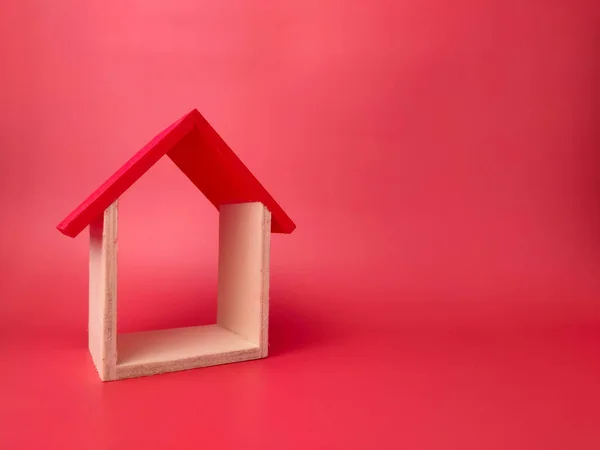 Мініатюрний Будинок Іграшок Червоному Тлі Житлове Будівництво Бізнес Концепція — стокове фото