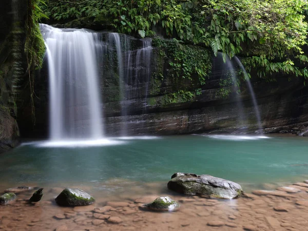 Une Vue Panoramique Une Cascade Dans Forêt — Photo