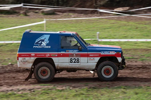 Ağır Nissan Devriyesi 160 Serisi Dakar Rallisi Için Hazırlandı — Stok fotoğraf