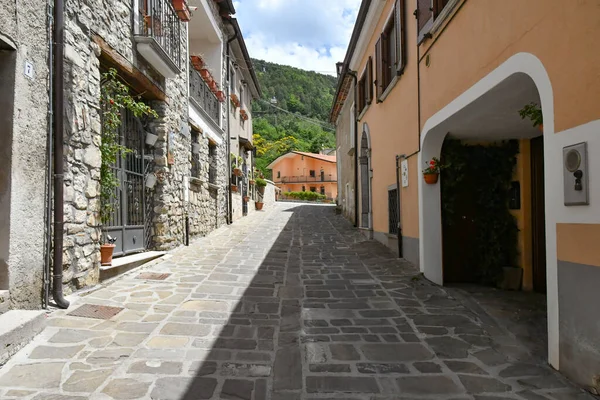 Uma Rua Estreita Uma Aldeia Rural Uma Região Sul Itália — Fotografia de Stock
