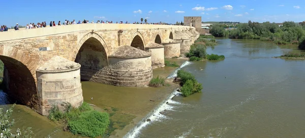 Roman Bridge Guadalquivir River Calahorra Castle Busy Sunny Day May — Stock Photo, Image