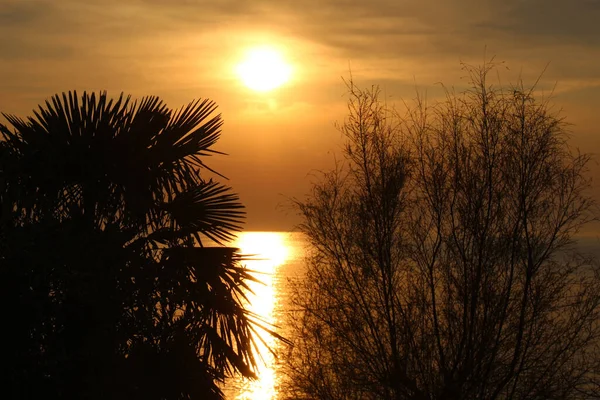 Uma Bela Foto Pôr Sol Sobre Mar — Fotografia de Stock