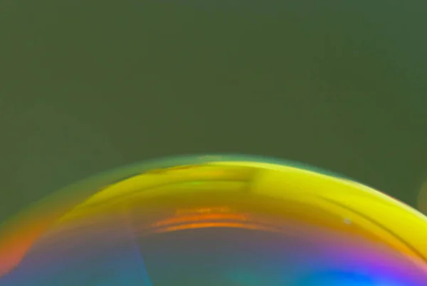 Yeşil Bir Baloncuğa Yansıyan Işıkların Duvar Kağıdı — Stok fotoğraf