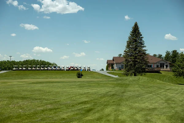 Golf Course Club House Warm Day Golf Carts Background Sunny — Stock Photo, Image