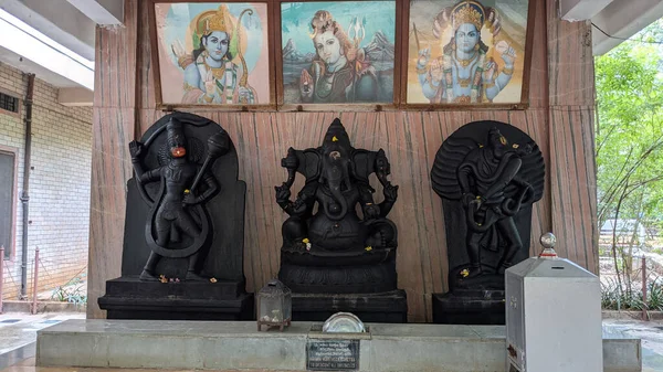 Närbild Hanuman Ganesha Garuda Stenstatyer Med Rama Shiva Vishnu Bilder — Stockfoto