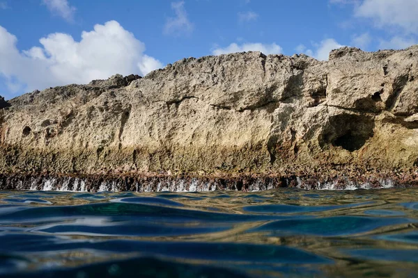 Eine Schöne Aufnahme Von Einem Felsigen Meer — Stockfoto
