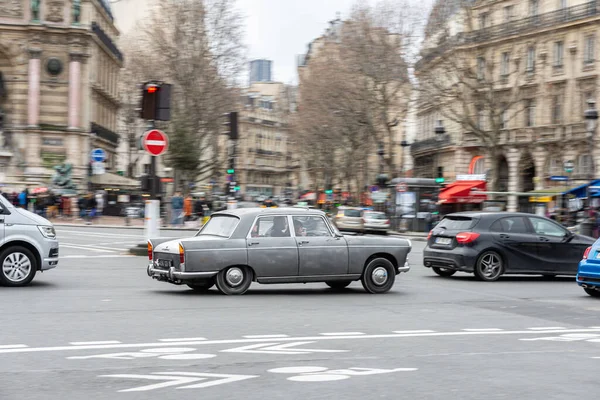 Kultowy Francuski Samochód Mieście Peugeot 404 — Zdjęcie stockowe