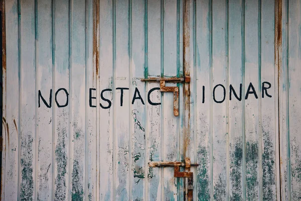 Angemalt Estacionar Auf Einer Metalltür Valladolid Yucatan Mexiko Während Der — Stockfoto