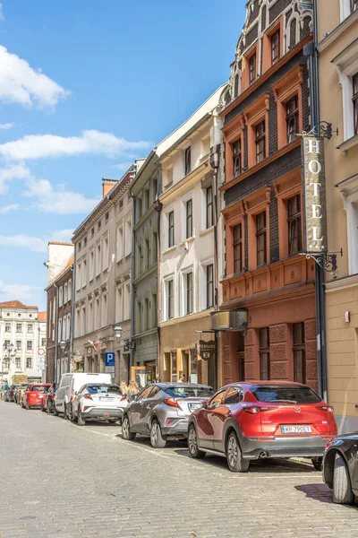 Polonya, Torun 'daki tarihi eski kasaba binalarının dikey görüntüsü.