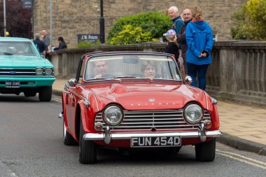 Morpeth Fair Day, Northumberland, İngiltere 'de klasik bir Triumph TR4 arabası.