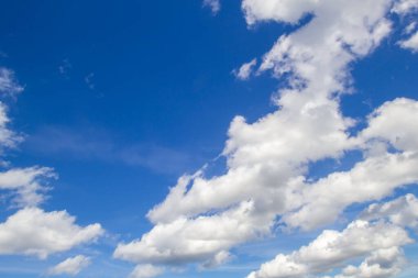 Mavi gökyüzünde güzel bir bulut manzarası