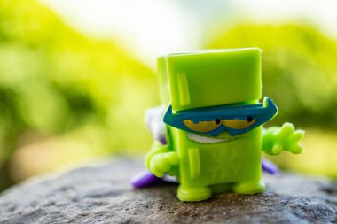 Süper Şeyler 'in yakın plan fotoğrafı. Buzdolabı oyuncağı. Kahramanlar takımından.