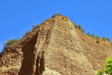Las Medulas kasabası El Bierzo, Leon bölgesinde yer almaktadır. Bu küçük dağ kasabası yükselişin doğal başlangıcını simgeliyor..