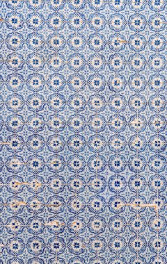 Azulejo. Geleneksel fayanslar Portekiz 'de duvarları ve zemini süslemek için kullanılırdı.