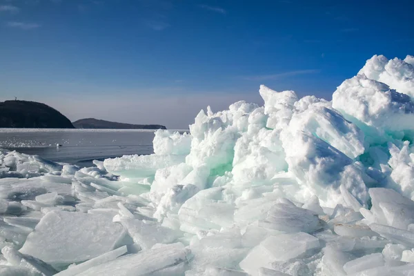 Havsisen Staplas Upp Vid Kusten Vladivostok Ryssland — Stockfoto
