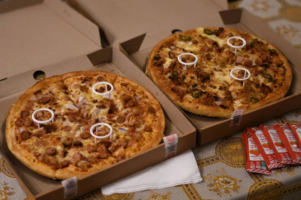 High Angle Shot Two Open Boxes Different Pizzas Packets Ketchup — Stock Photo, Image