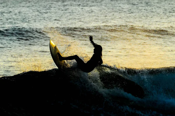 Silhouette Surfer Bei Sonnenuntergang Auf Teneriffa Kanarische Insel Spanien — Stockfoto