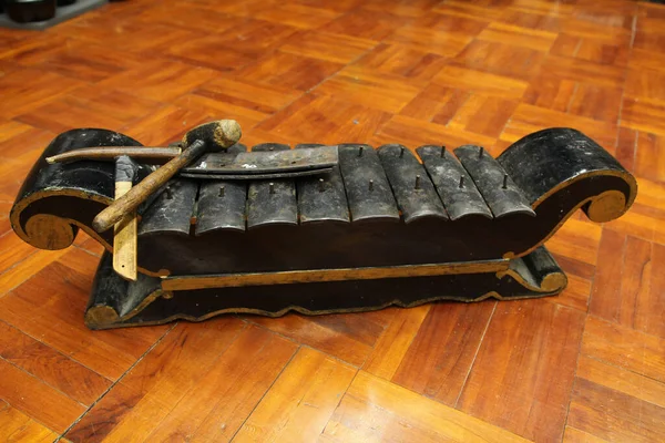 Uma Foto Alto Ângulo Instrumento Musical Tradicional Gamelan Kiai Kanjeng — Fotografia de Stock
