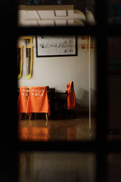 View Workers Orange Cloths Window — Stock Photo, Image