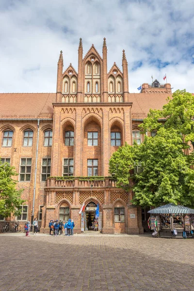 Una Facciata Verticale Del Vecchio Municipio Gotico Torun Polonia — Foto Stock