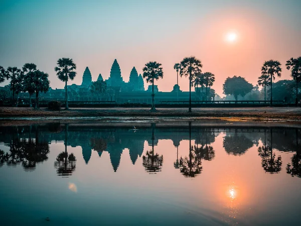 View Popular Tourist Attraction Ancient Temple Complex Angkor Wat Reflected — Stock Photo, Image