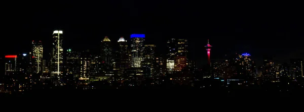 Uma Foto Panorâmica Horizonte Calgary Noite — Fotografia de Stock