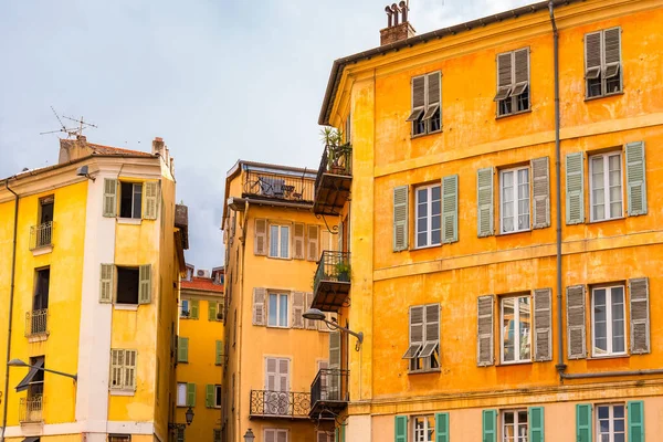 Ωραία Στενό Δρόμο Στο Vieux Νίκαιας Αρχαία Κτίρια Χαρακτηριστικές Προσόψεις — Φωτογραφία Αρχείου