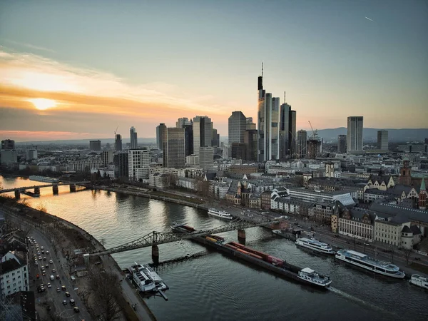 Uma Longa Exposição Paisagem Urbana Frankfurt Com Rio Main Pôr — Fotografia de Stock