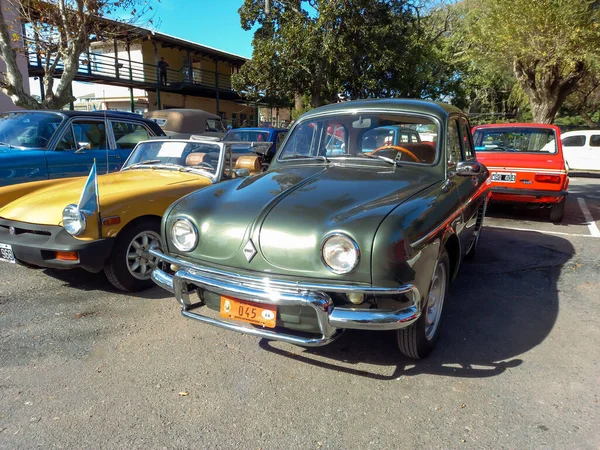 Stara Zielona Gospodarka Ika Renault Dauphine Gordini Czterodrzwiowy Sedan Lat — Zdjęcie stockowe