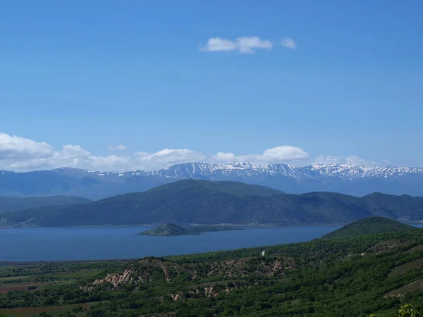 Πρέσπα Λίμνη Και Βουνό Όπως Φαίνεται Από Ψηλά — Φωτογραφία Αρχείου