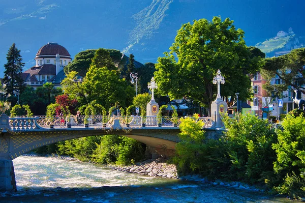 Foto Muestra Río Passer Través Meran Tirol Del Sur Italia —  Fotos de Stock