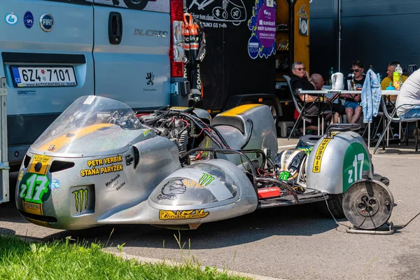 14 Mayıs 2022 'de motosiklet yarışları için eğitim aldım. XVIII. Slovacky Circle C.S.O 2022. Yarış tarihi yarış motosikletleri için de duyuruldu. Depo