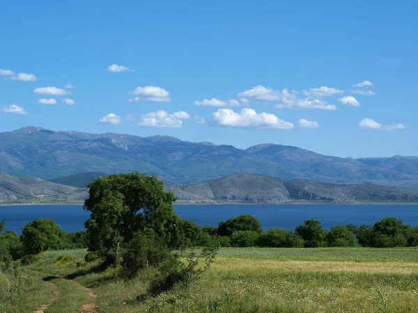 Vegoritida Gölü manzarası