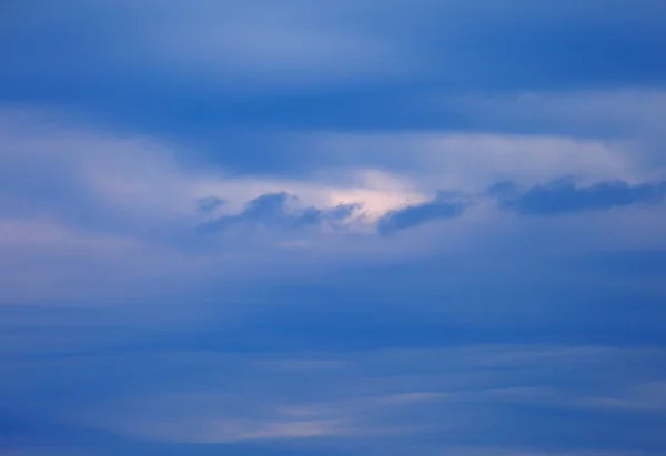 Cielo Azul Nublado Durante Una Hermosa Puesta Sol — Foto de Stock