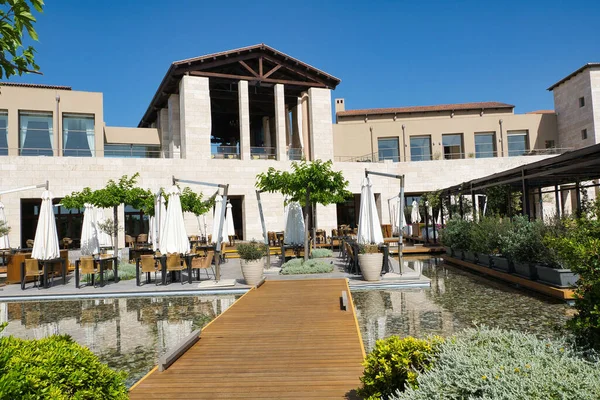 Yunanistan 'da tatiller, güzel tatil oteli Costa Navarino, Yunanistan' da lüks bir seyahat merkezi ve dünya kadar otantik deneyim sunuyor.