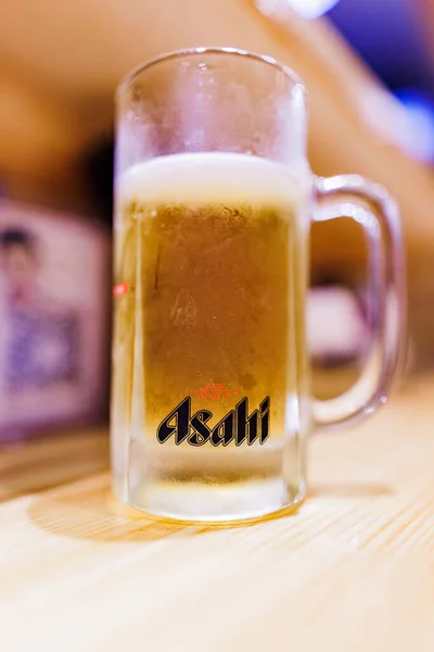 上海啤酒冷饮的垂直低角度 — 图库照片