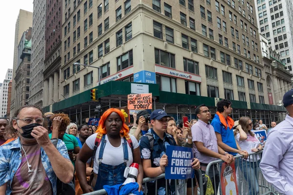 Large Crowd Protesting Guns Walking Cadman Plaza Brooklyn Brooklyn Bridge — Stock Photo, Image