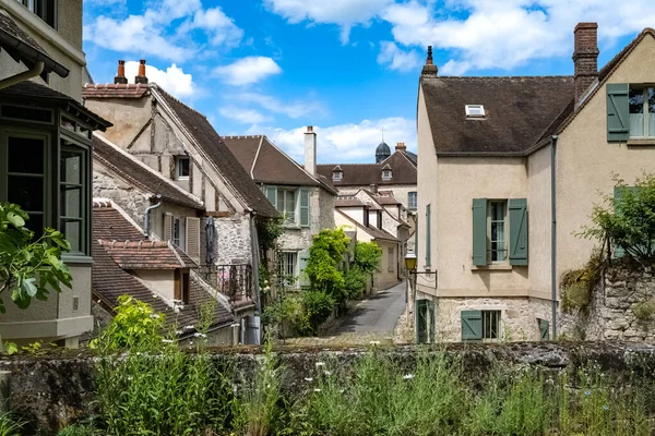 フランスの中世都市センリス城壁の上の典型的な家屋 — ストック写真