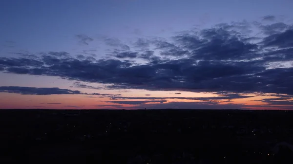 Západ Slunce Pozdě Večer Zataženou Oblohou Pozadí — Stock fotografie